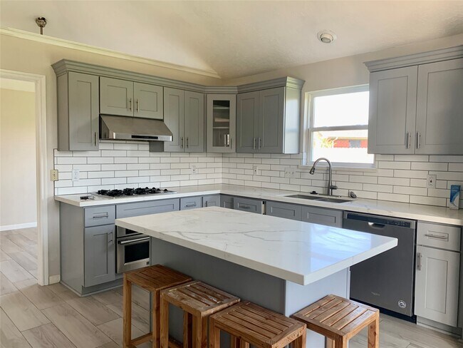 Building Photo - 2903 Bentley Ct