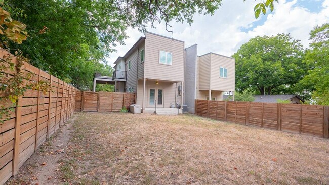Building Photo - 2009 Uphill Ln