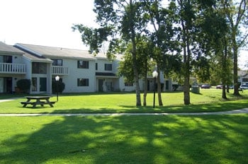 Brookwood Gardens - Brookwood Manor