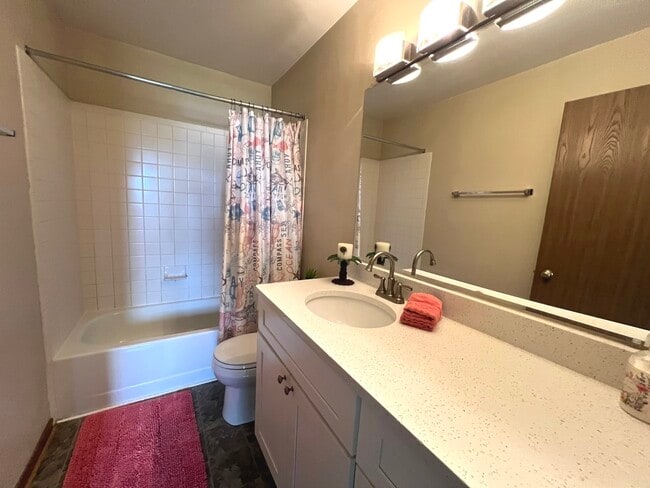 Building Photo - 36 Gant Cir