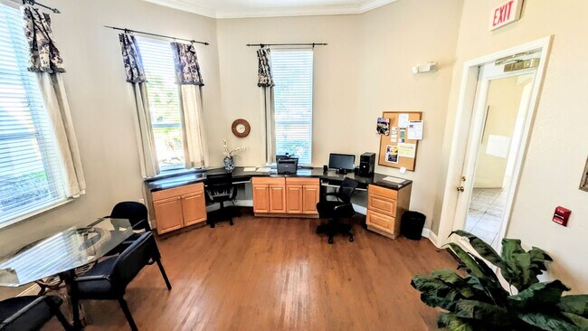 Building Photo - 6-12 month TURNKEY FURNISHED GOUNG FLOOR 2/2 CONDO