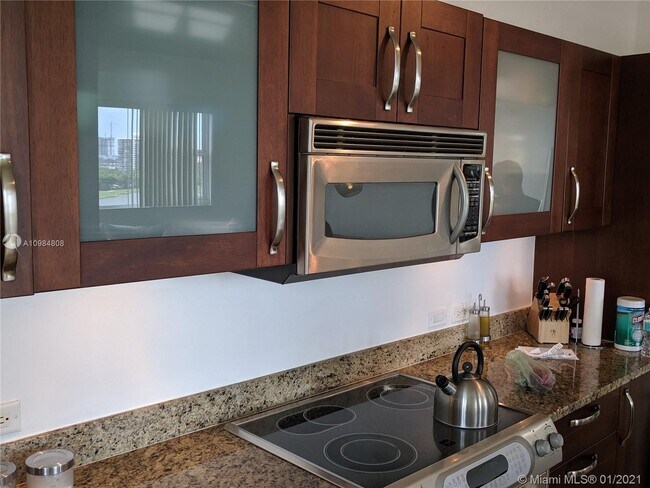 Building Photo - 20000 E Country Club Dr