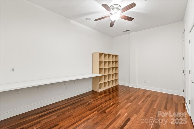 Building Photo - 931 Westmere Ave
