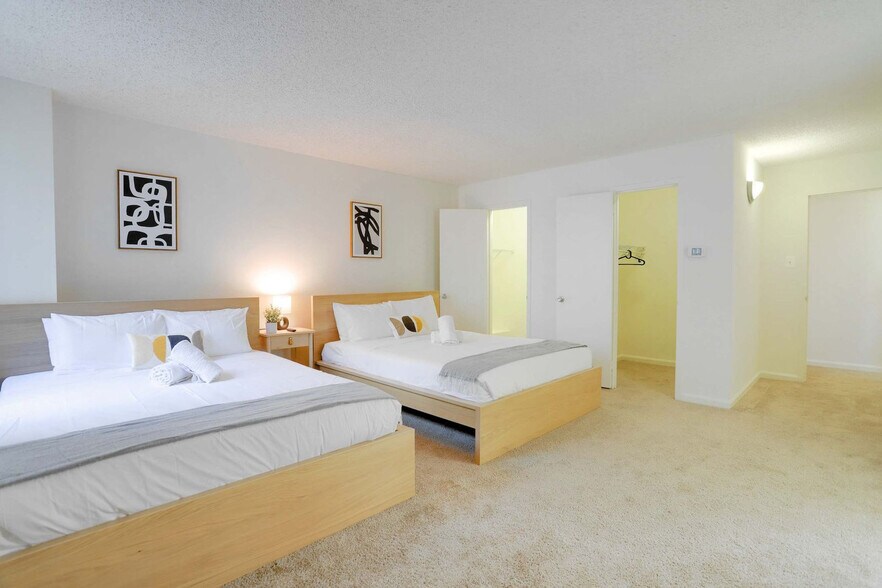 Building Photo - 320 23rd St S