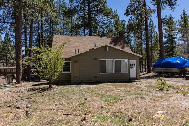Building Photo - Cozy 3 Bedroom Home in Big Bear Lake