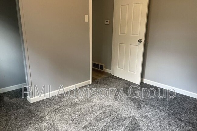 Building Photo - 2413 SW Mission Ave