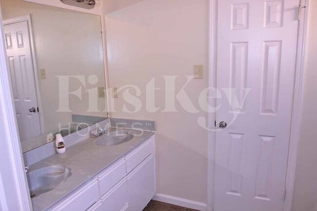 Building Photo - 4577 Bassett Hall Dr