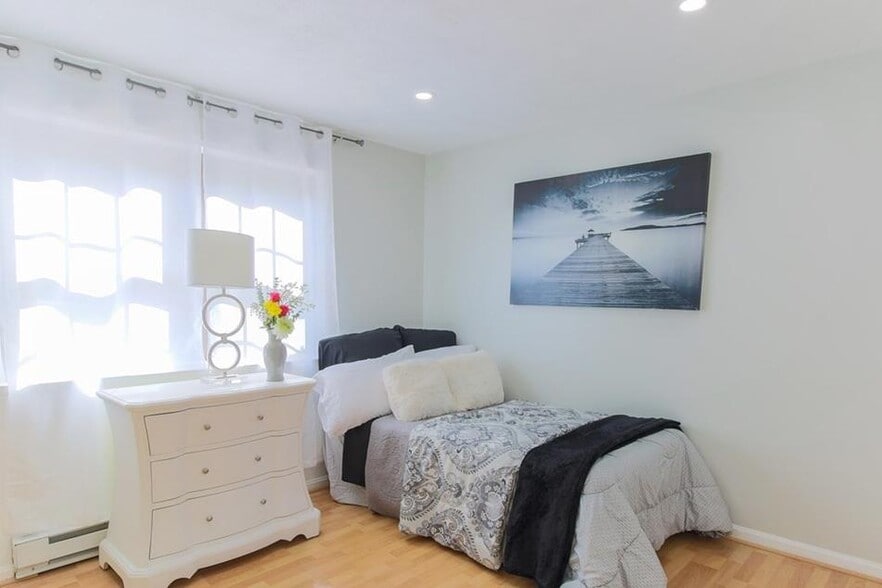 bedroom furniture not included - 69 Spencer Rd