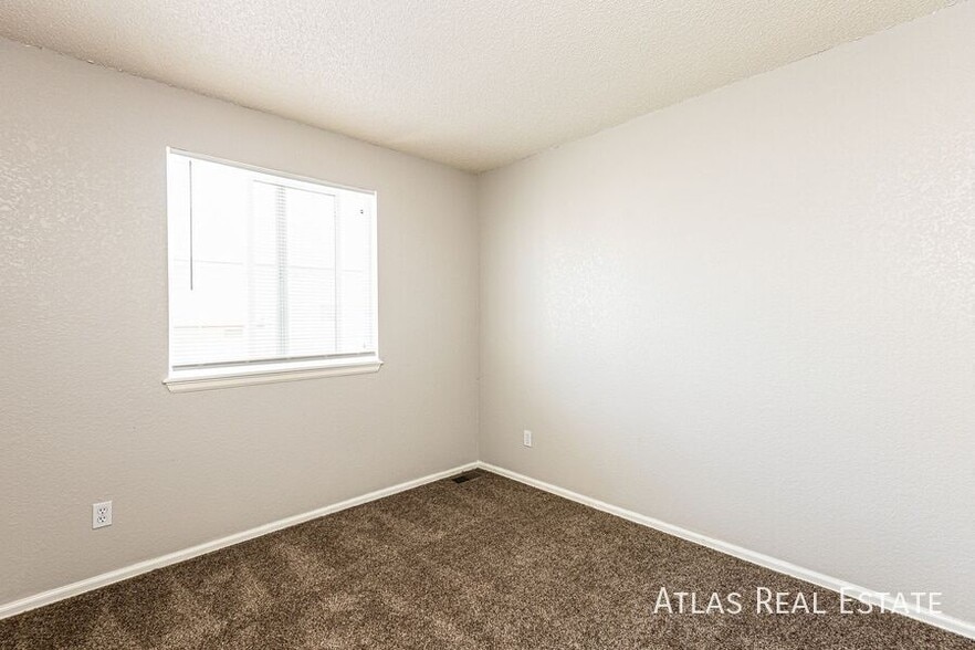 Building Photo - 5045 Sweetgrass Ln