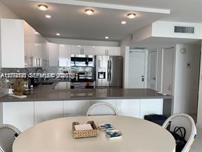 Building Photo - 100 Bayview Dr