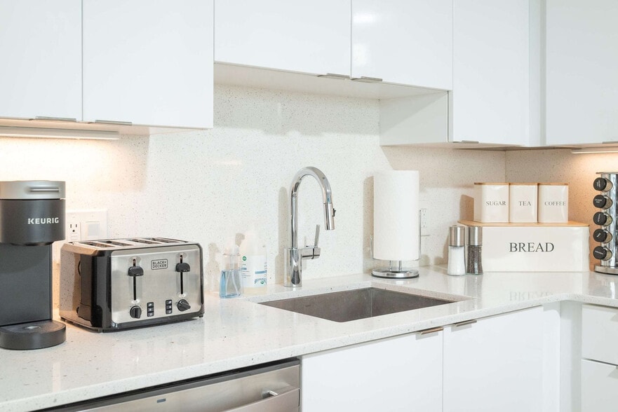 Building Photo - 677-679-679 Washington St