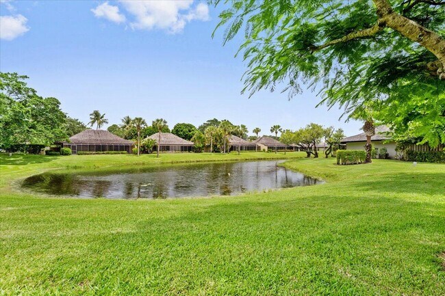 Building Photo - 11876 Pebblewood Dr