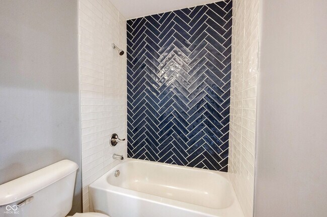 Building Photo - 3157 E Washington St