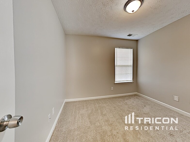 Building Photo - 915 Riley Farm Ln