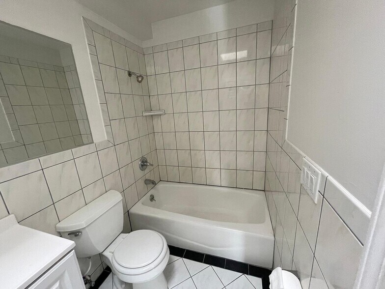 Building Photo - 432 Russia Ave