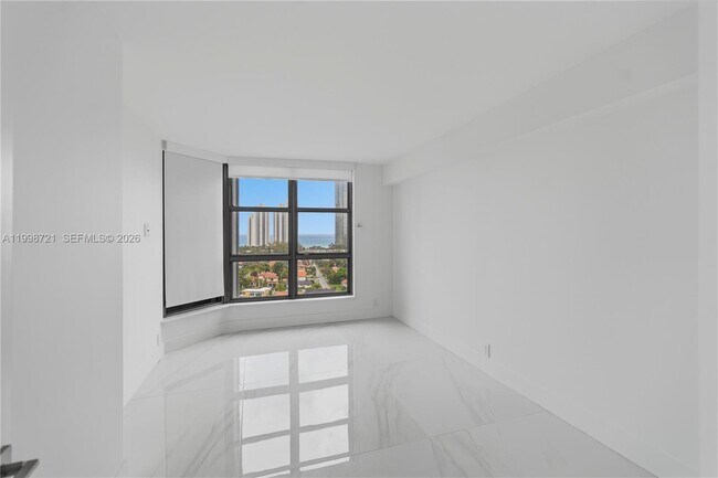 Building Photo - 19101 NE 36th Pl