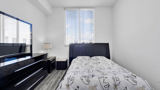 Building Photo - 18800 NE 29th Ave