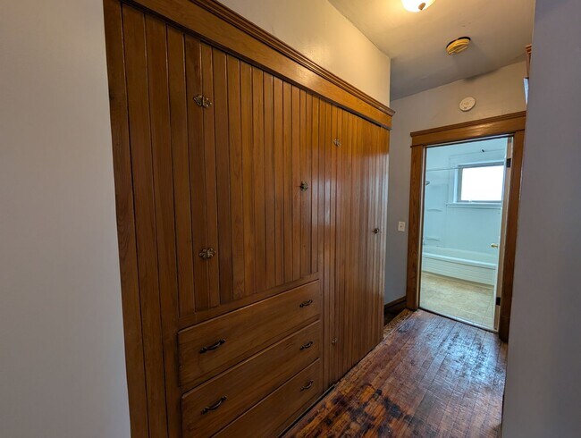 Building Photo - 5807-5807 Franklin Blvd