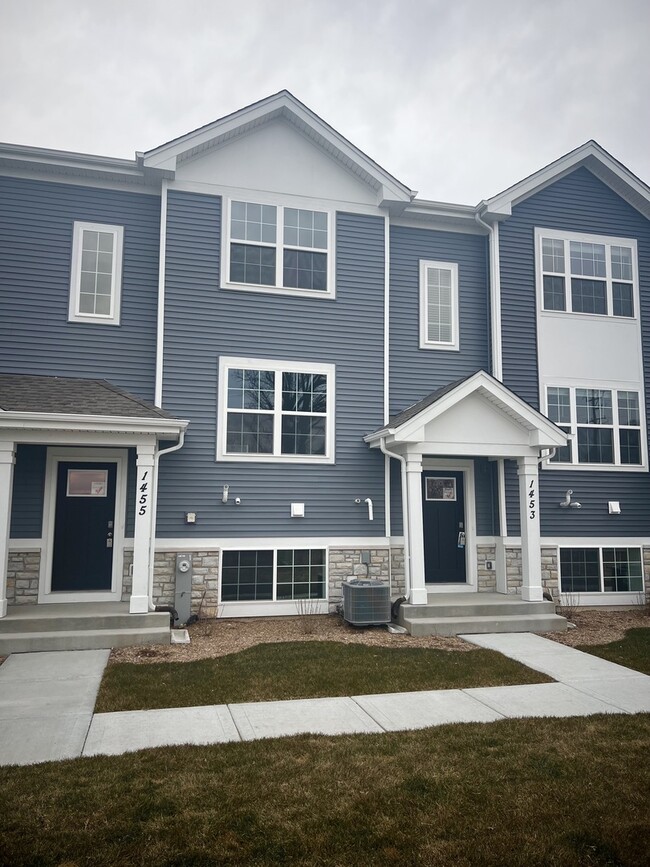 Primary Photo - 1455 Yosemite Way