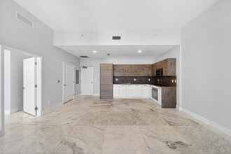 Building Photo - 400 Sunny Isles Blvd