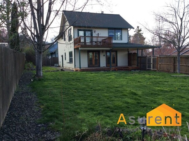 Building Photo - Great house, close to Bellview school, lar...