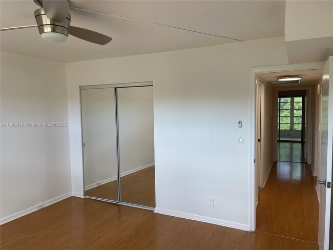 Building Photo - 2103 Lucaya Bend
