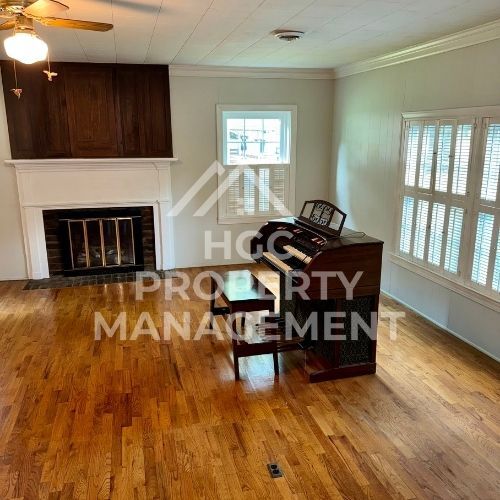 Building Photo - 209 Fairway Dr