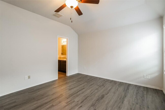 Building Photo - 923 Imperial Bend Dr