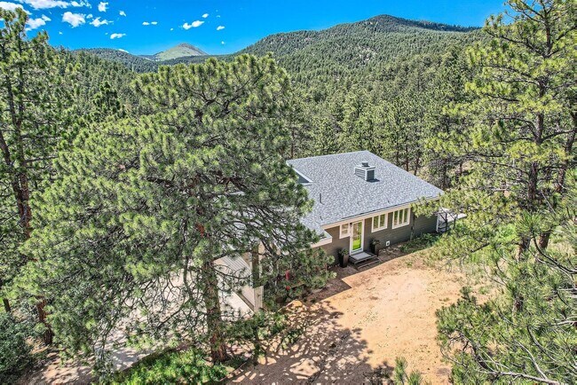 Building Photo - GORGEOUS 4BD/ 3BA MOUNTAIN HOME in Boulder, CO- Available 7/10/26!
