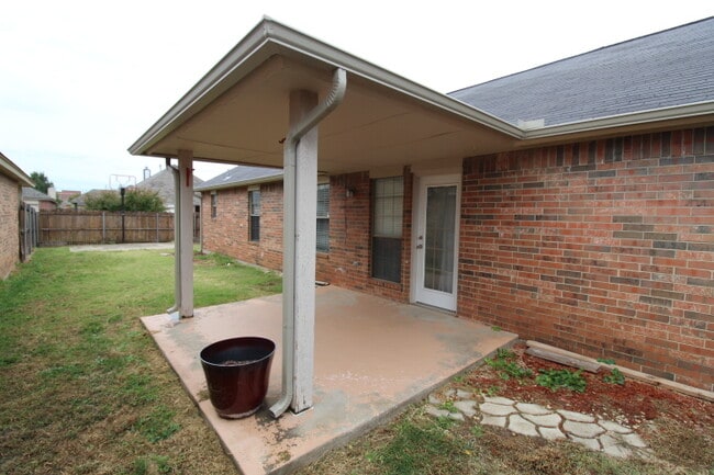 Building Photo - 1408 SW 23rd St