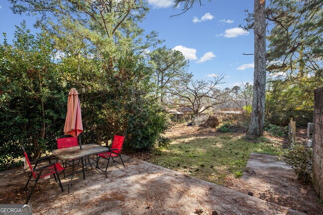 Building Photo - 2127 Golfview Dr SE