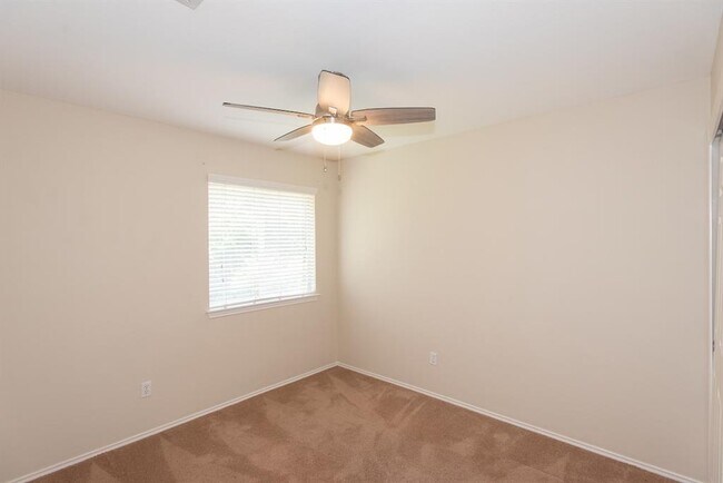 Building Photo - 9025 Vigen Cir