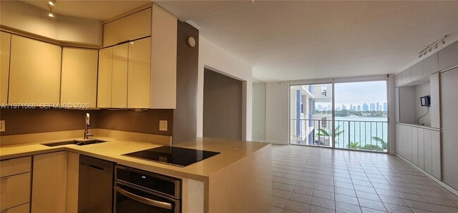 Building Photo - 800 West Ave