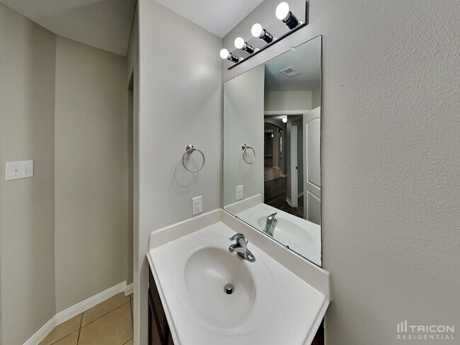 Building Photo - 8707 Hazel Rose Sky Dr