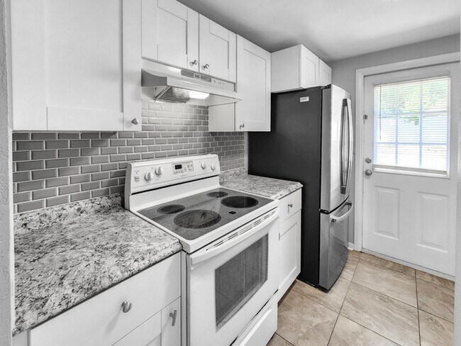 Building Photo - 4 Bedroom Home in Clearwater, FL