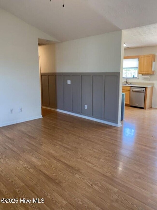 Building Photo - 206 Red Carnation Dr