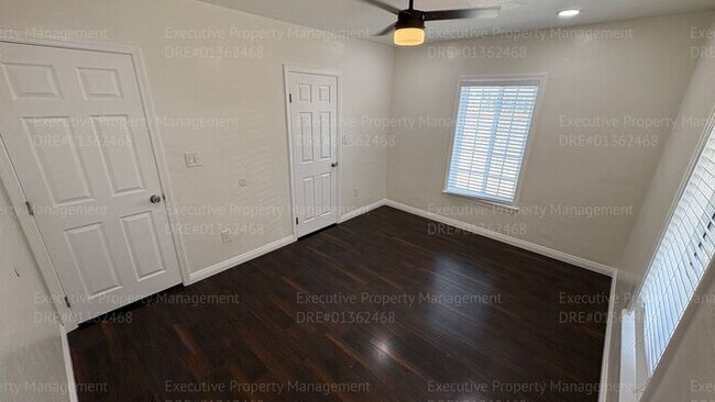 Building Photo - 2 bedroom 1 bathroom house located in the 93307 zipcode near E Brundage Ln/ Madison St