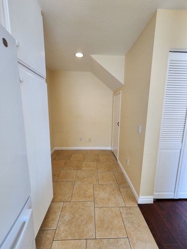 Building Photo - Bright & Beautiful Home Nestled Near Nature and Conveniences