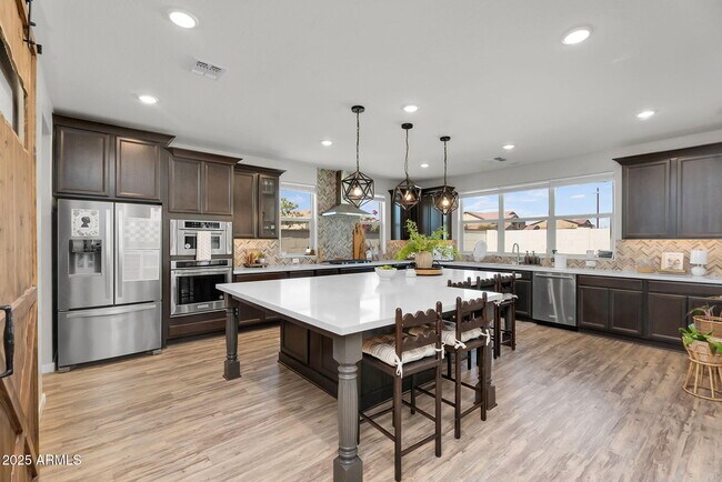 Building Photo - 9418 E Theia Dr