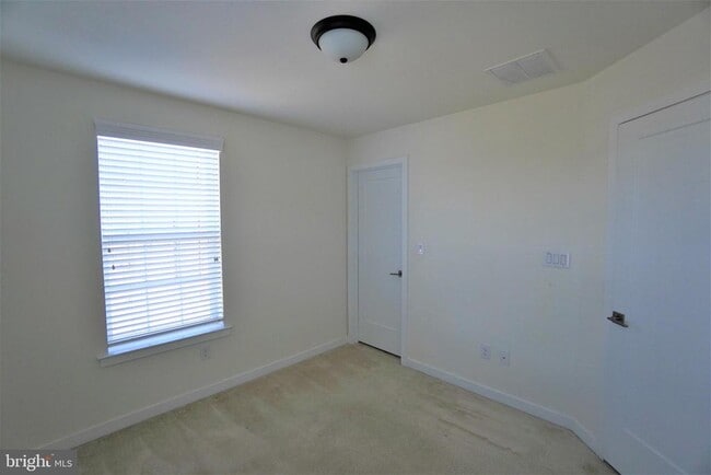 Building Photo - 13 Jessop Ln