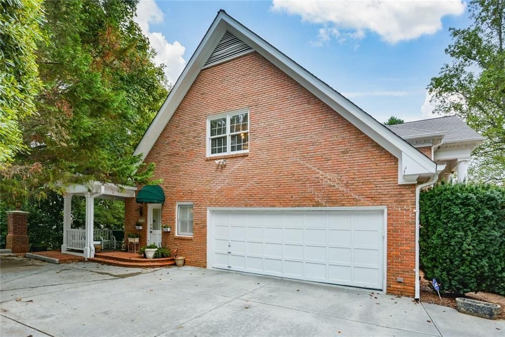 Building Photo - 1640 Lazy River Ln