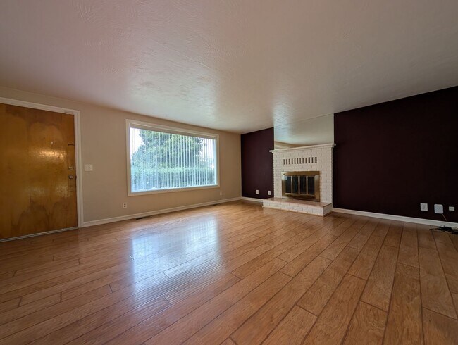 Building Photo - 3-Bedroom, 1-Bath Home Near River Road In ...