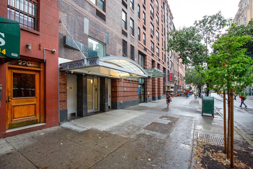 Building Photo - 220 E 14th St