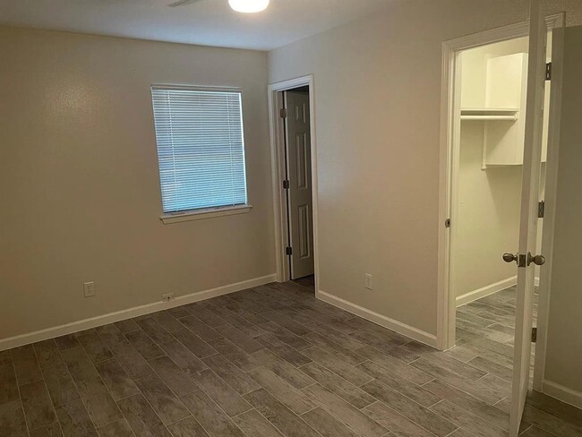 Building Photo - 2213 Lanier Dr