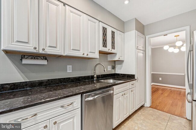 Building Photo - 5875 Woodfield Estates Dr