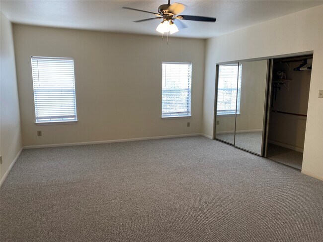 Building Photo - 2856 Holly Hall St