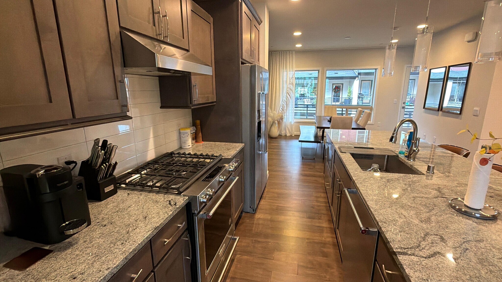 Building Photo - 540 NE Daisy Walk