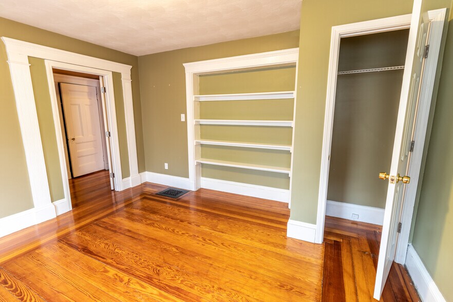 Building Photo - 162 Walnut St