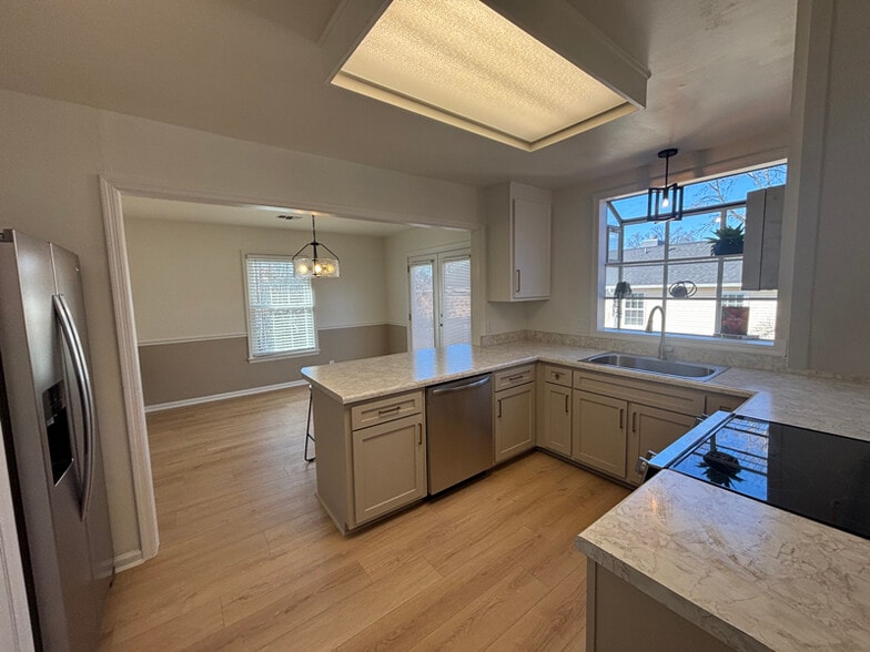 Building Photo - 232 Cottage Pl