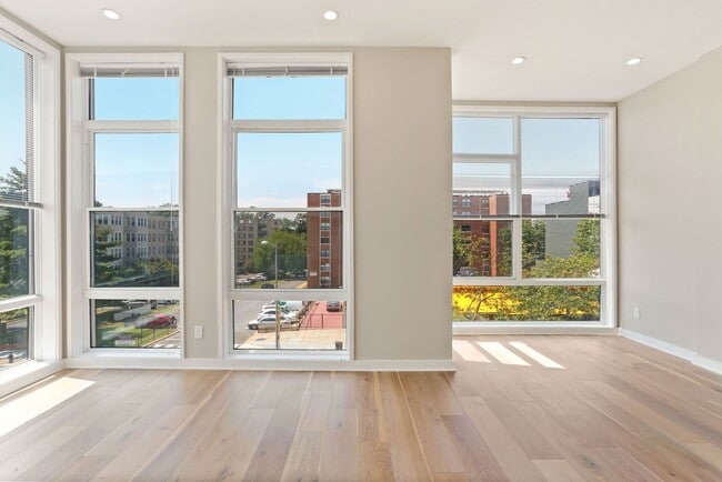 Building Photo - Available Now! Recent build! Professionally Managed// 2 bedroom 2 bathroom Luxury Condo// Petworth!